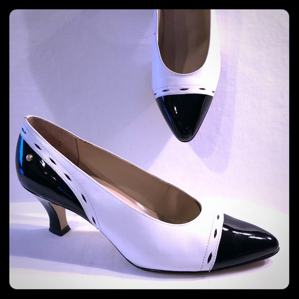 Etienne Aigner classic black and white pumps 9N